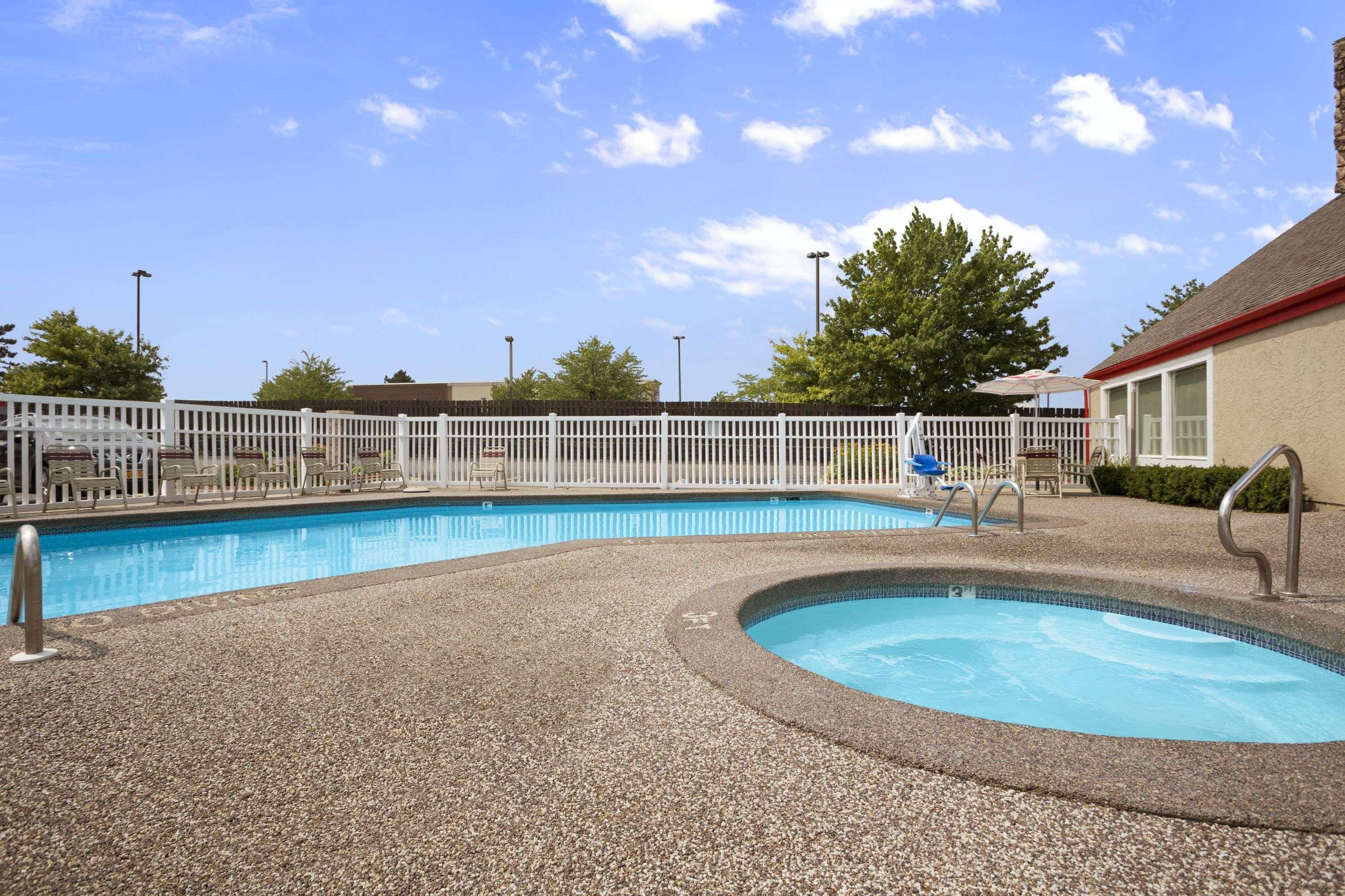 Affordable Suites Of America Grand Rapids Kentwood Bagian luar foto